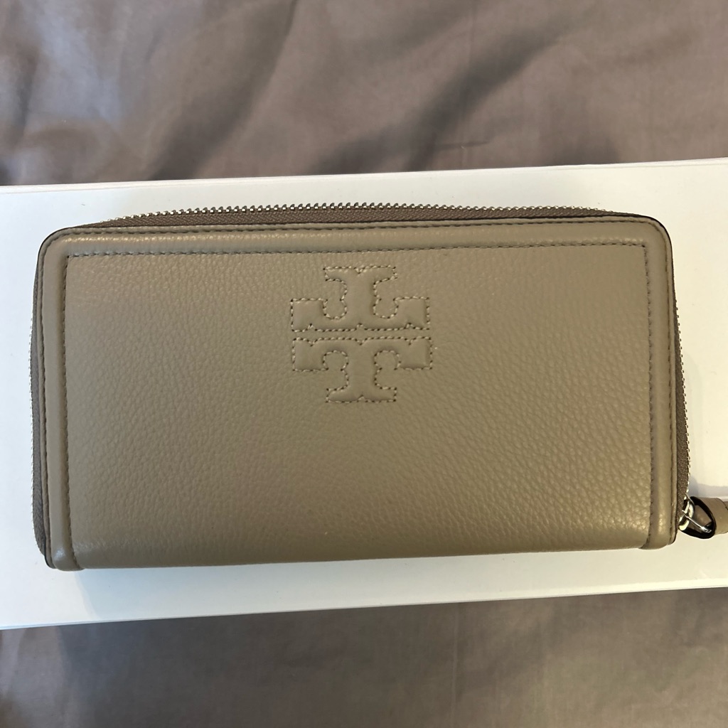 Tory Burch Pebbled Leather Zip Wallet In Taupe